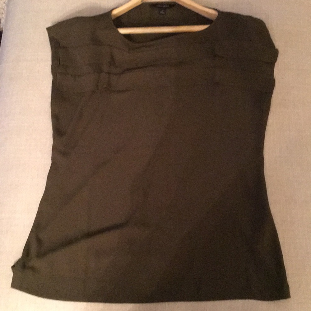 Medium banana Republic shift top.